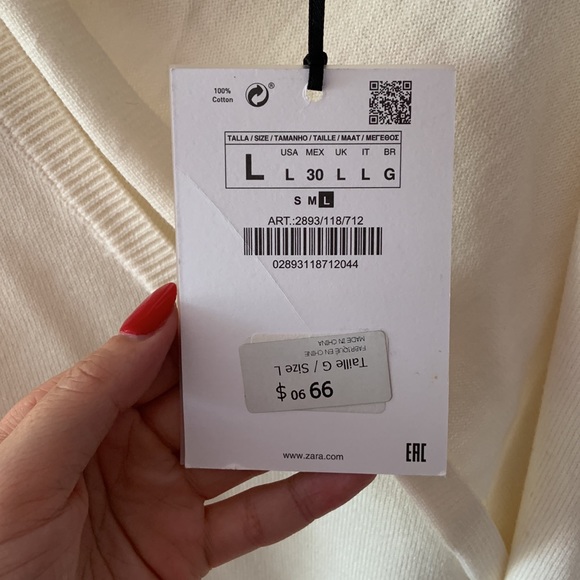 NWT Zara 2022 fall collection sweater with attached scarf, size L - Picture 5 of 5